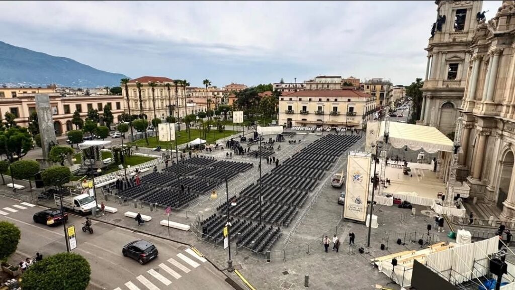 Piazza Bartolo Longo in Pompeii prepared with security fences for Pope Leo's arrival Piazza Bartolo Longo prepared for Pope Leo visit in Pompeii