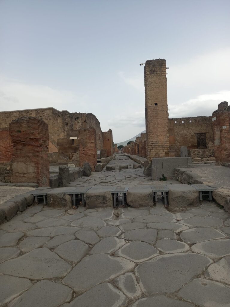 Pompeii 6 hours tour - Via dell'Abbondanza ancient Roman street Pompeii 6 hours tour - Via dell'Abbondanza ancient Roman street